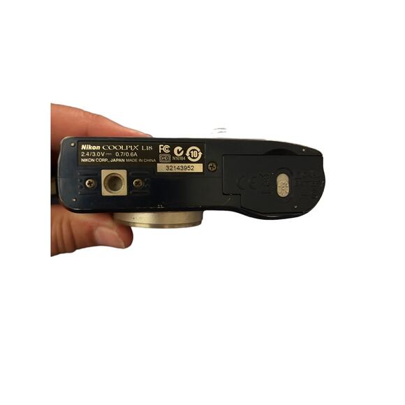 Vintage Nikon Coolpix L18 Digital Camera Dark Blue - Picture 4 of 6